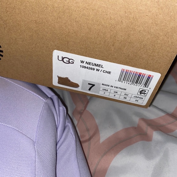 Boy Ugg’s - Picture 2 of 4